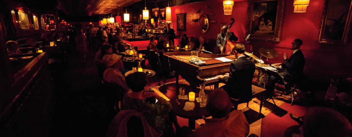 Green Lady Lounge