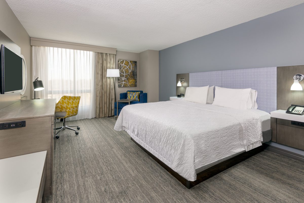 Hampton Inn & Suites Kansas City Country Club Plaza – Image_3
