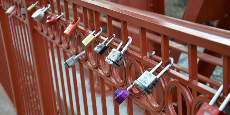 Old Red Bridge Love Locks – Logo_1