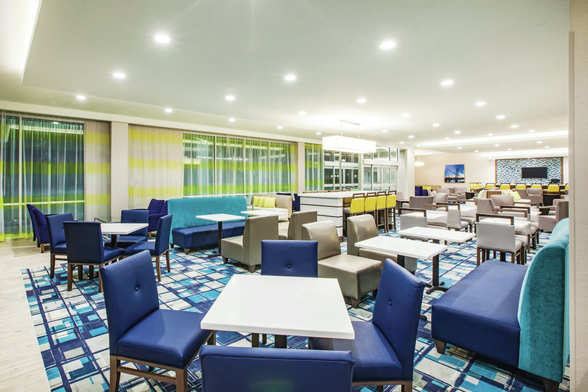 La Quinta Inn & Suites by Wyndham Kansas City Beacon Hill – Image_2