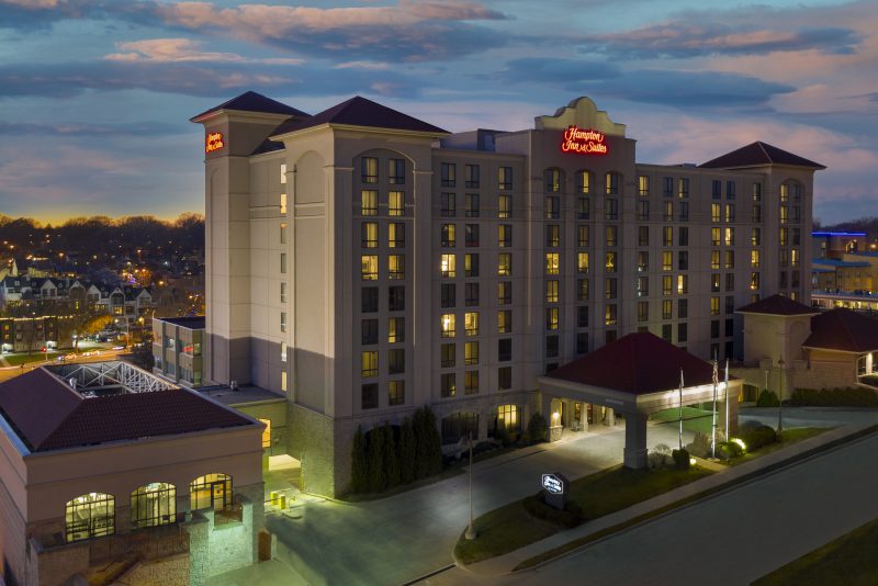 Hampton Inn & Suites Kansas City Country Club Plaza – Image_1