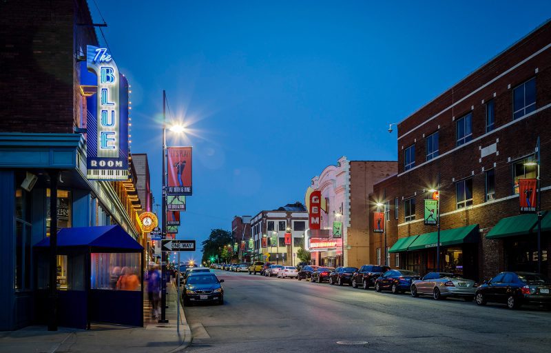 Discover neighborhoods