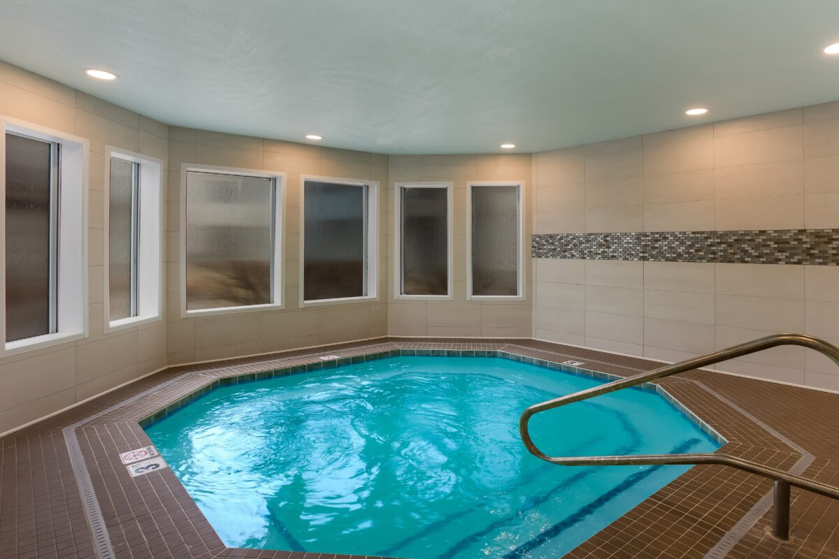 Orangewood Inn & Suites KCI – Image_2 [LISTING]