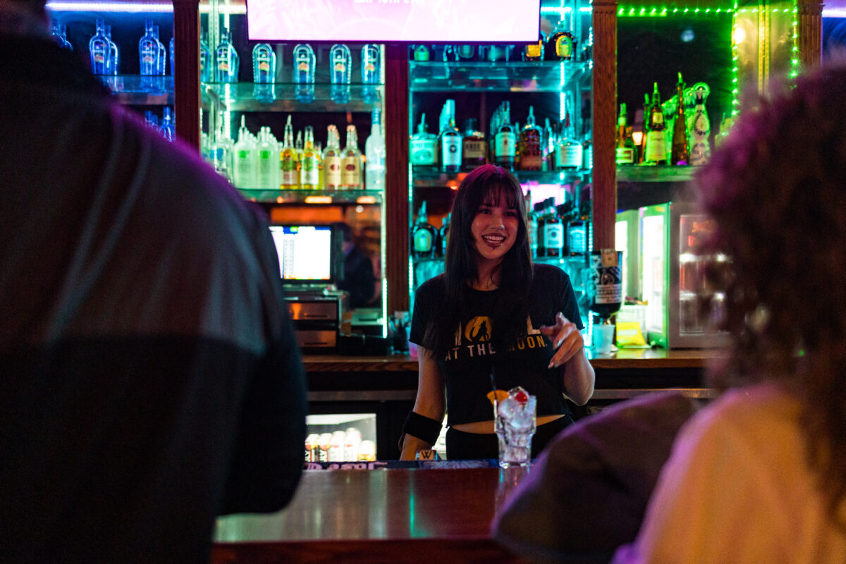 Howl at the Moon – Image_2 [LISTING]