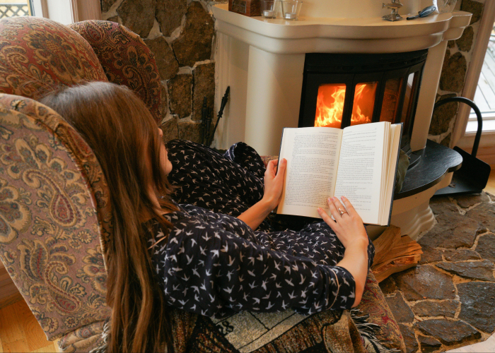 Hot Holiday Reads – Event_Image [EVENT]