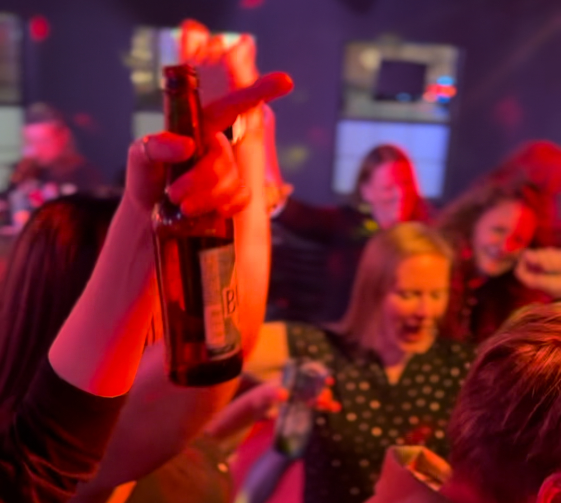 Hammers Dueling Piano Bar – Image_4 [LISTING]