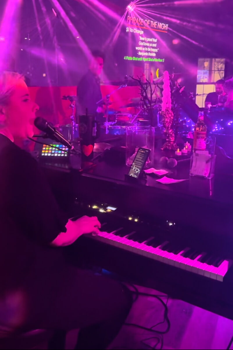 Hammers Dueling Piano Bar – Image_5 [LISTING]