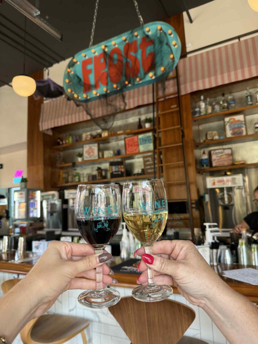 Journée nationale du vin chez Frost – Verres de vin à 2 $ – Image de l'événement [ÉVÉNEMENT]