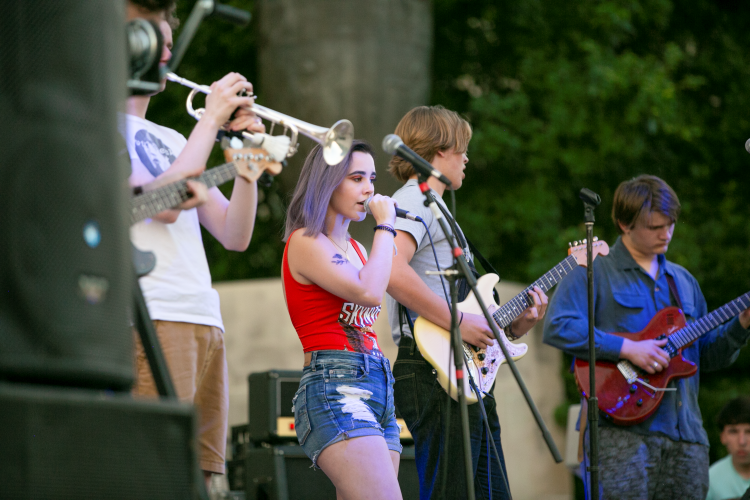 Noite de Microfone Aberto para Adolescentes no The Lawn Party – Imagem do evento [EVENTO]