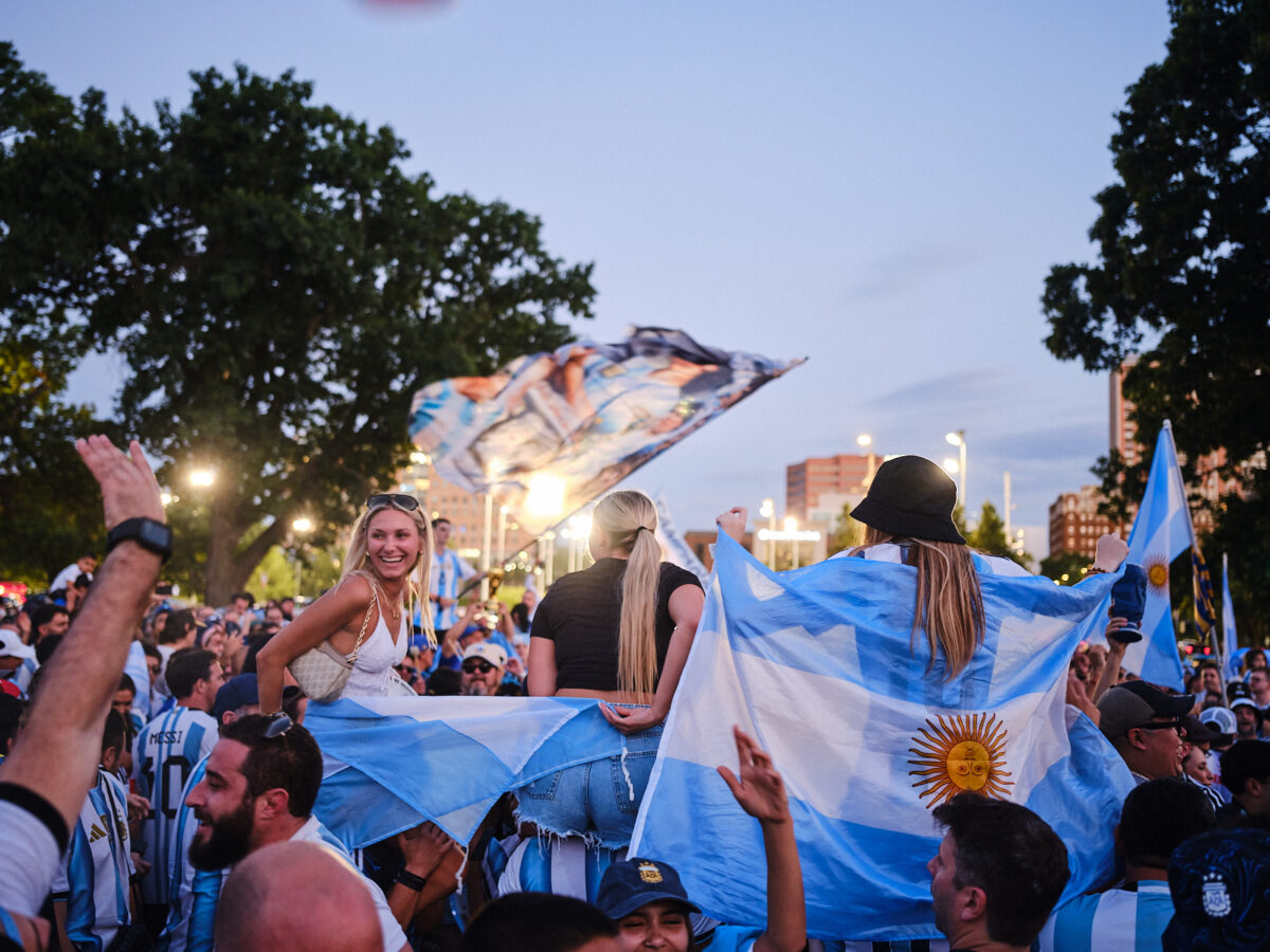 World Cup – Banderazo Rally, Argentina at the Country Club Plaza, Mill Creek Park_Pilsen Photo Co-op (7)