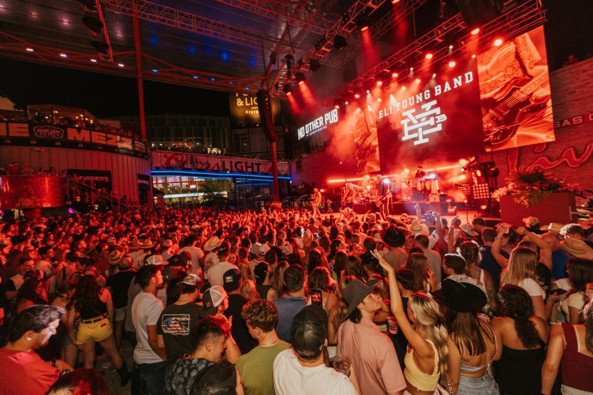 Eli Young Band at P&L Hot Country Nights (2) (1)